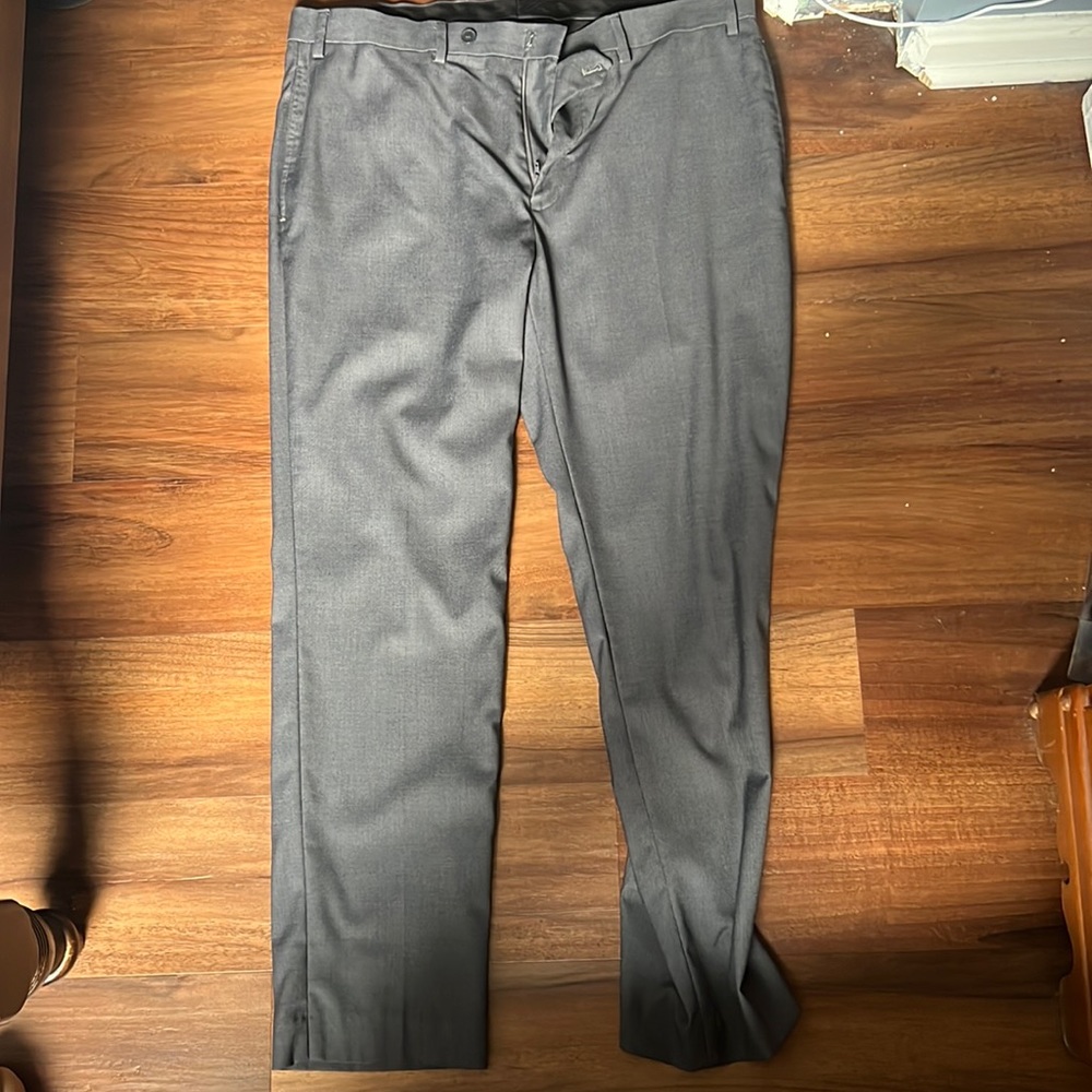 calvin klein 36x30 slim straight gray dress pants. in great condition.